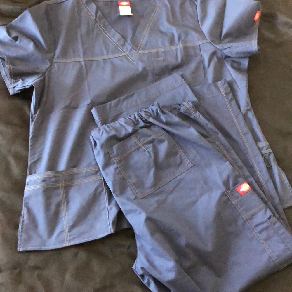 Scrub set
